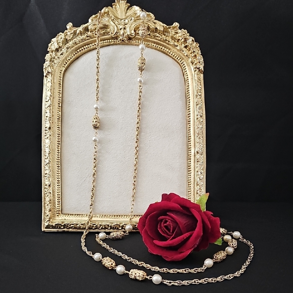 Sarah Coventry Gold and Pearl Necklace